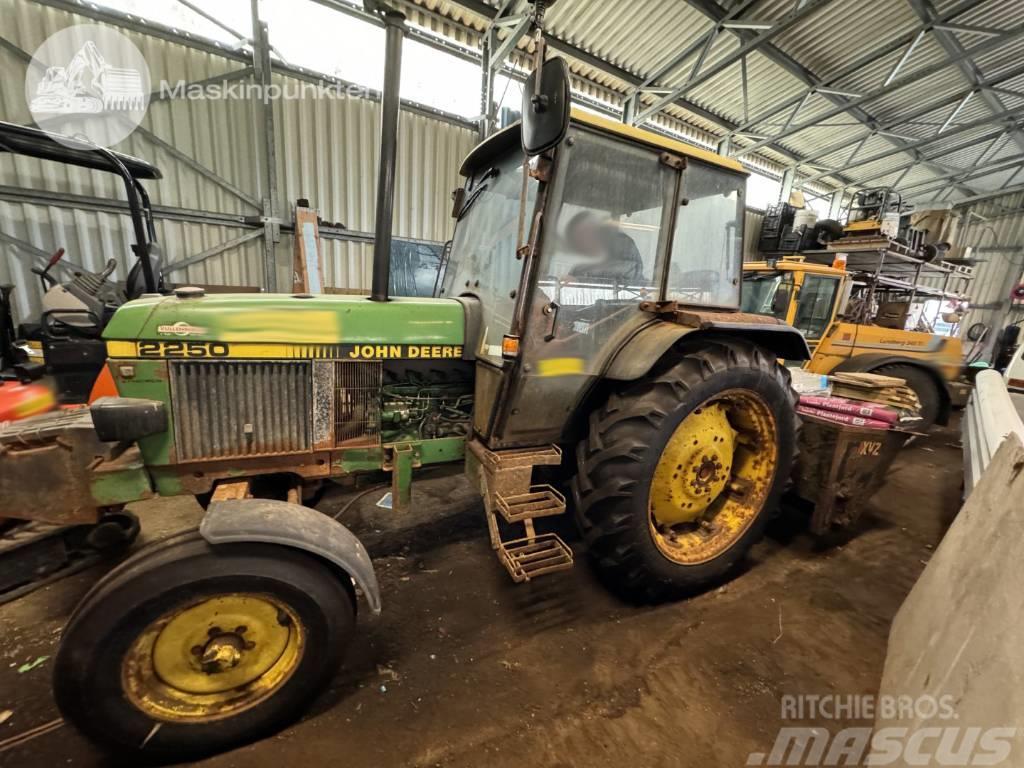 John Deere 2250 MC 1 Traktori
