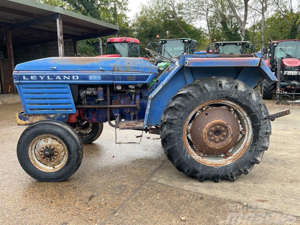 Leyland 253 Traktori