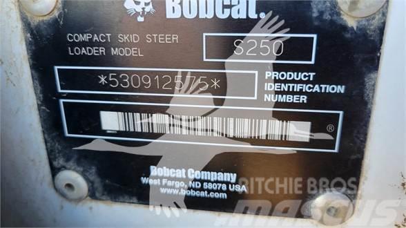 Bobcat S250 Lietoti riteņu kompaktiekrāvēji