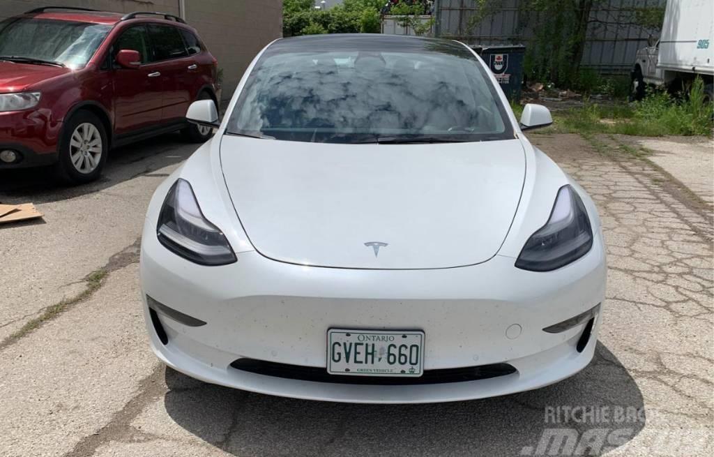 Tesla Model 3 Automašīnas