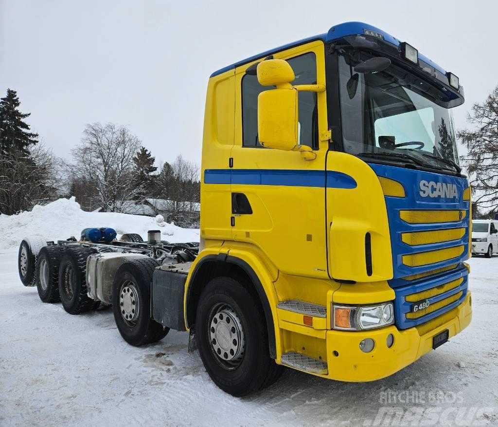Scania G480 10x4 Valmistuu Metsäkoneenkuljetusautoksi Treileri meža tehnikas transportēšanai