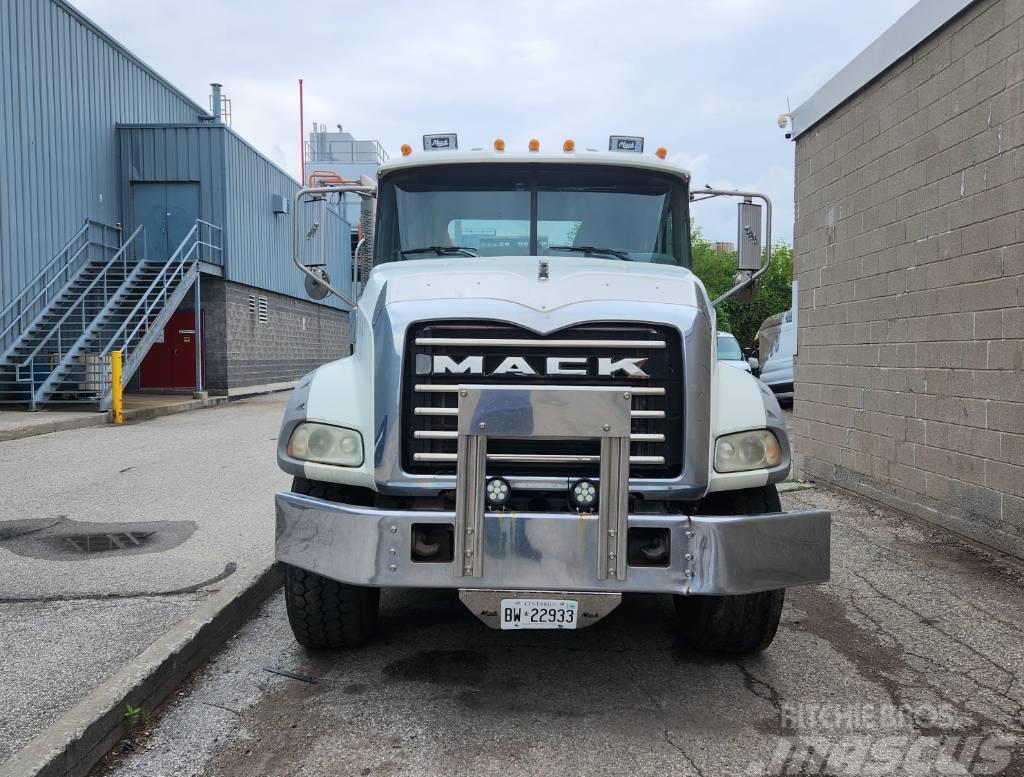 Mack Granite GU 813 Kabeļu pacēlājs nomontējamām kravas mašīnām