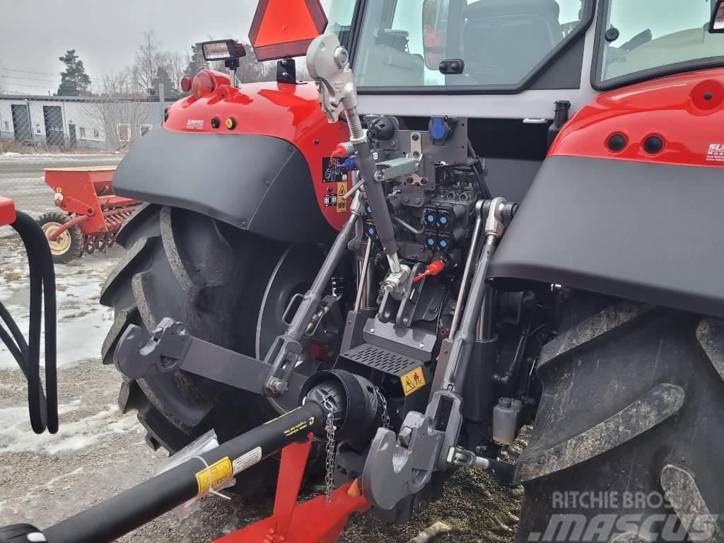 Massey Ferguson 5s.145 Dyna-6 Efficient Traktori