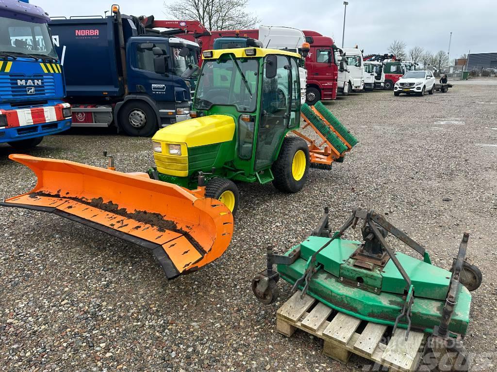 John Deere 2720 with equipment Kompaktie traktori