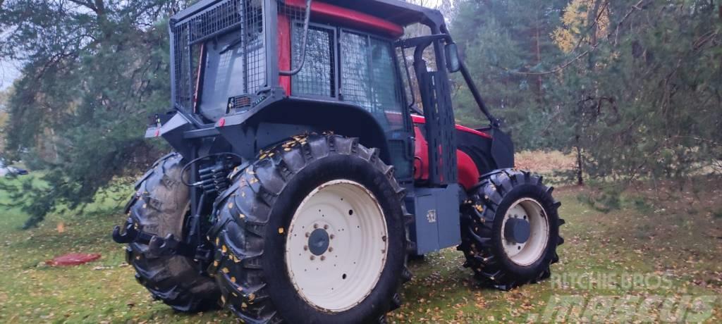 Valtra T213V Traktori