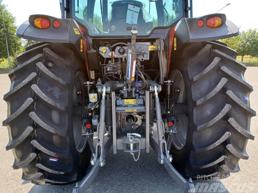 Massey Ferguson 5711 M Traktori