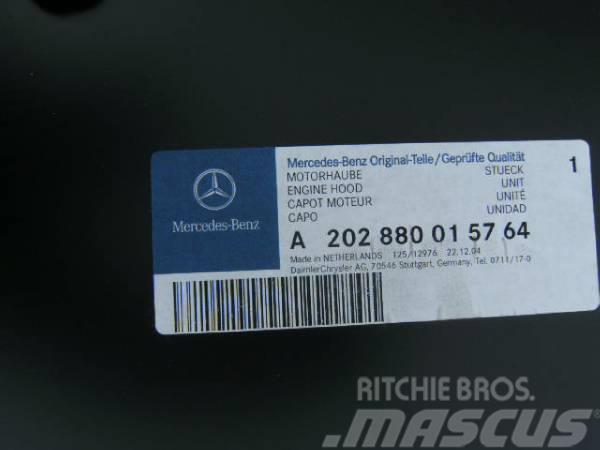 Mercedes-Benz Motorhaube C-Klasse Kabīnes un interjers