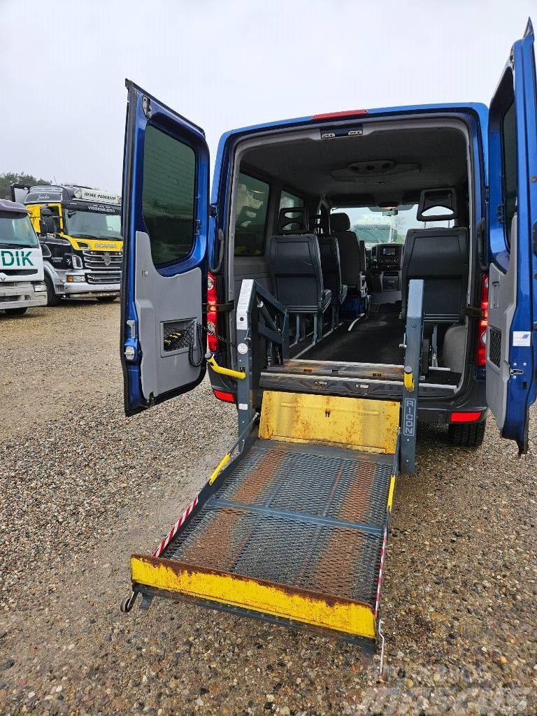 Volkswagen Crafter 2.5 TDI with lift for wheelchair Furgons