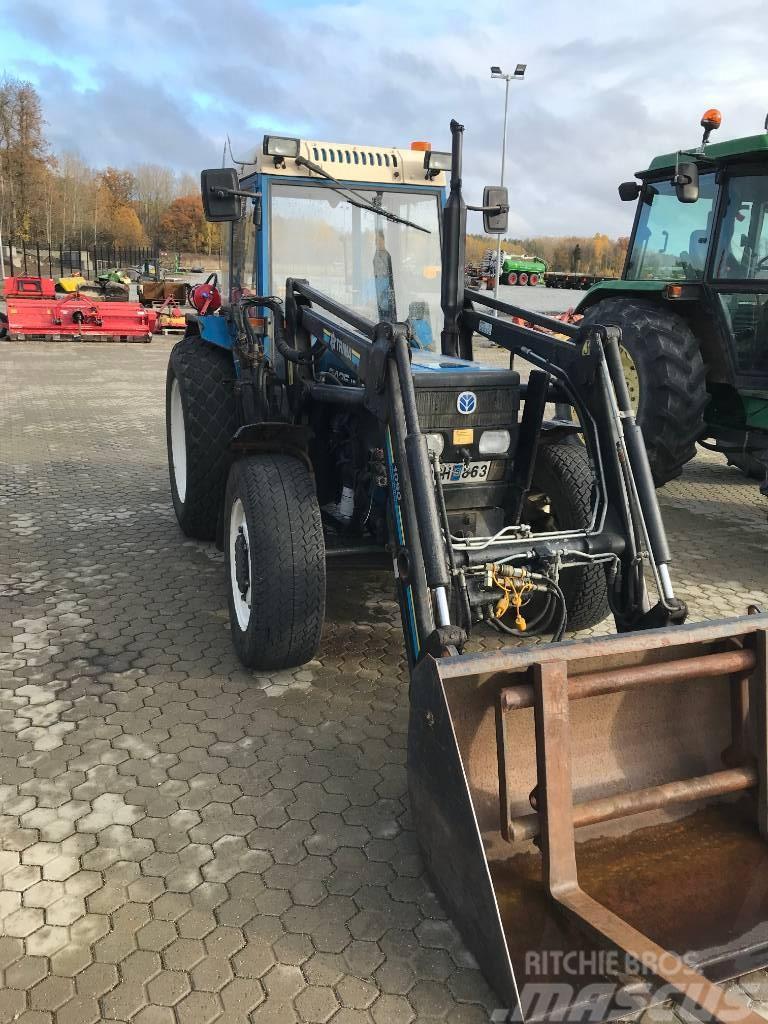 New Holland 3435 med snöredskap Traktori