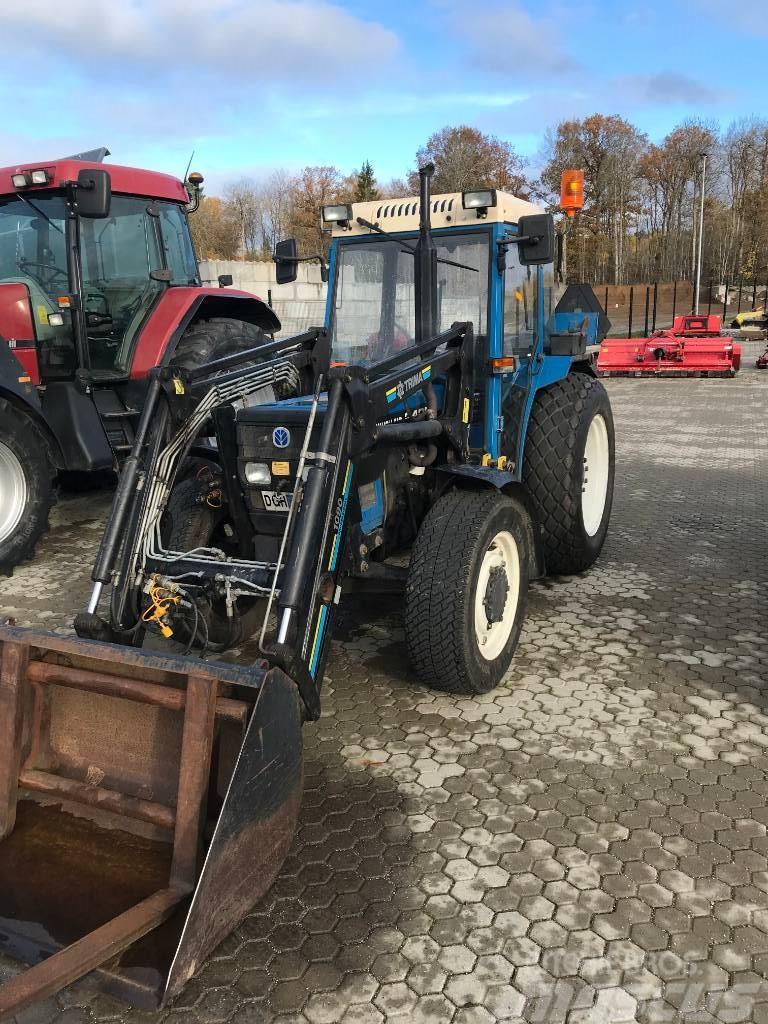 New Holland 3435 med snöredskap Traktori