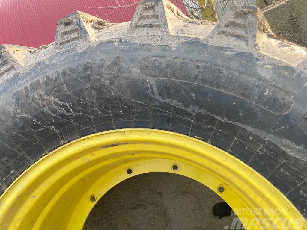 John Deere wide rims + trelleborg tyres Riepas, riteņi un diski