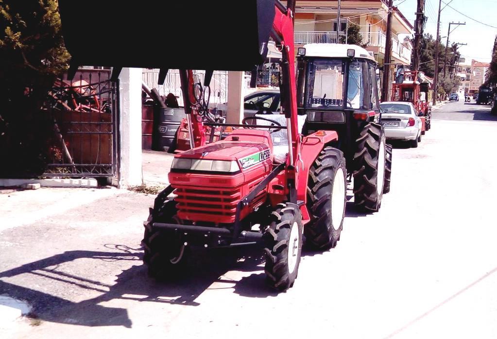 Kubota L1-255 4WD WITH LOADER Traktori