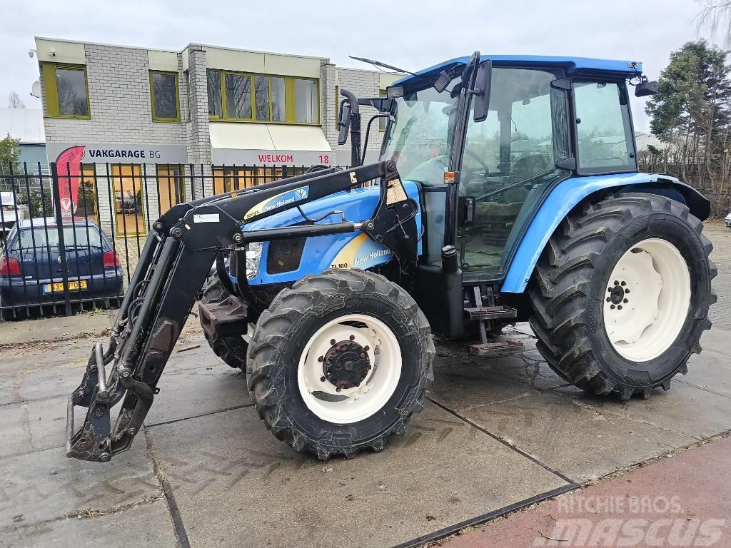 New Holland TL 100 A trekker tractor met front lader boom voor Traktori