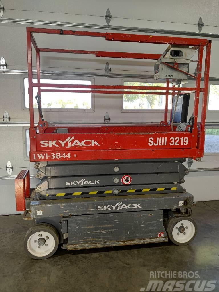 SkyJack SJ III 3219 Šķerveida pacēlāji