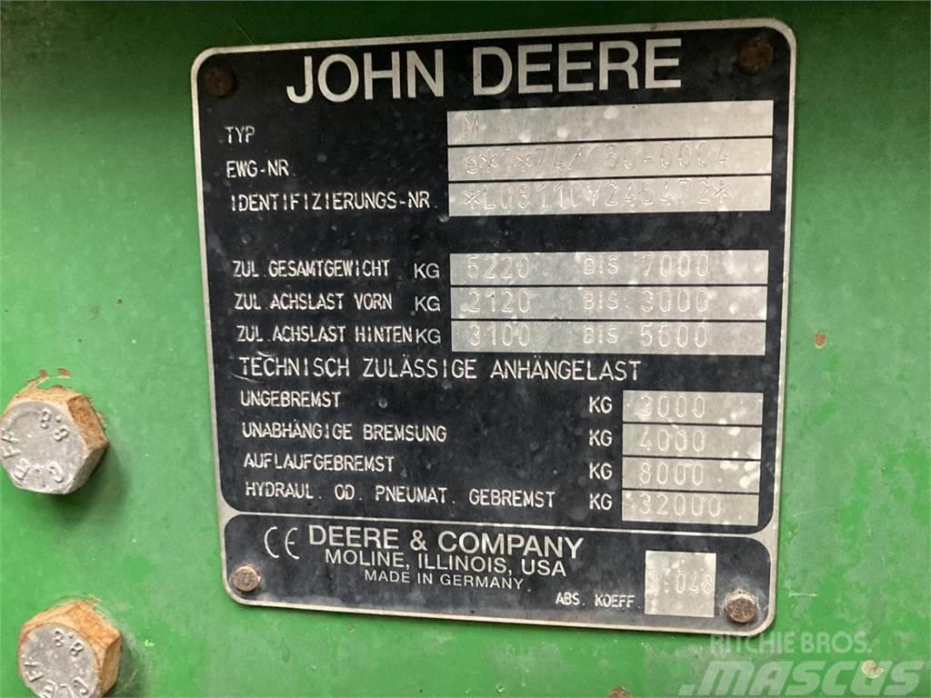 John Deere 6110 SE Traktori