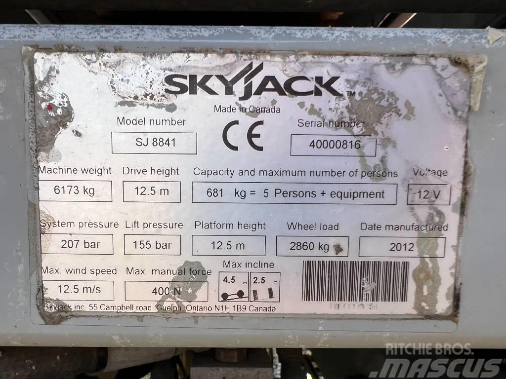 SkyJack SJ 8841 Šķerveida pacēlāji