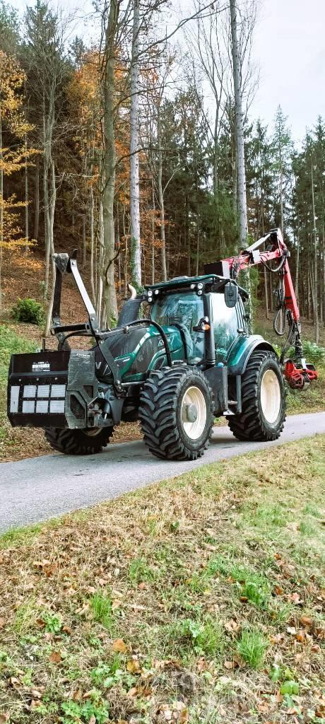 Valtra T234D Mežizstrādes traktori