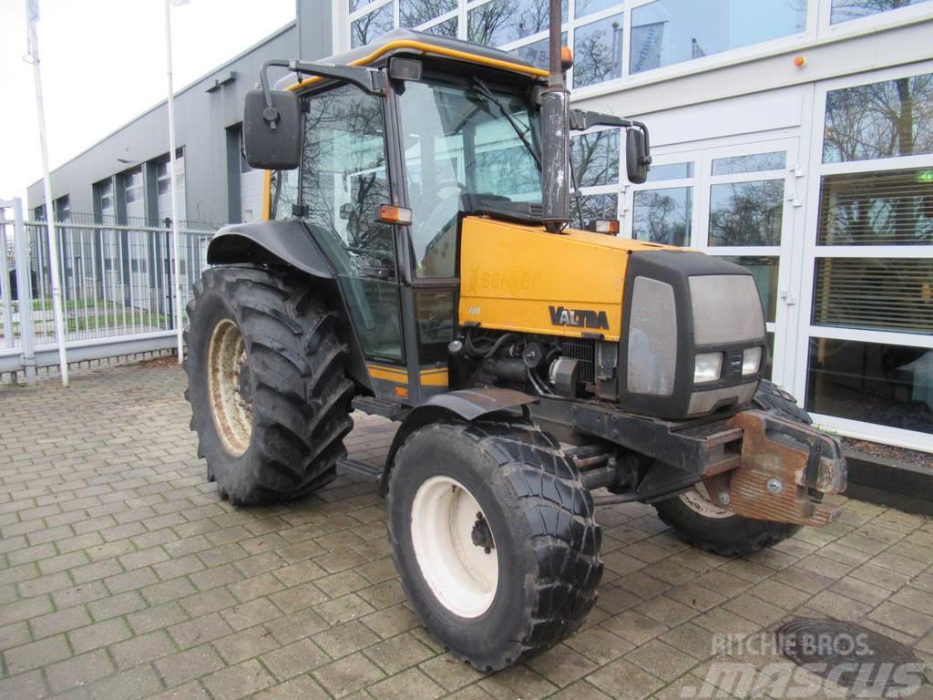 Valtra 700 4x2 Traktori
