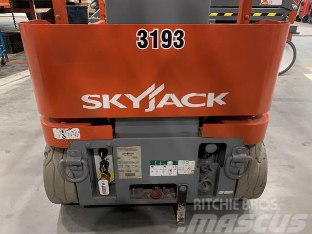 SkyJack SJ16 Vertical Mast Lift Vertikālie pacēlāji