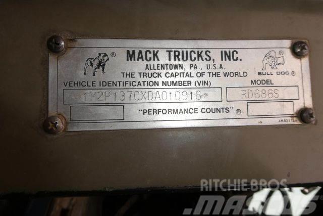 Mack RD686S Platformas/izkraušana no sāniem