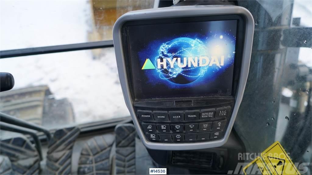 Hyundai HX520L digger w/ bucket. Kāpurķēžu ekskavatori