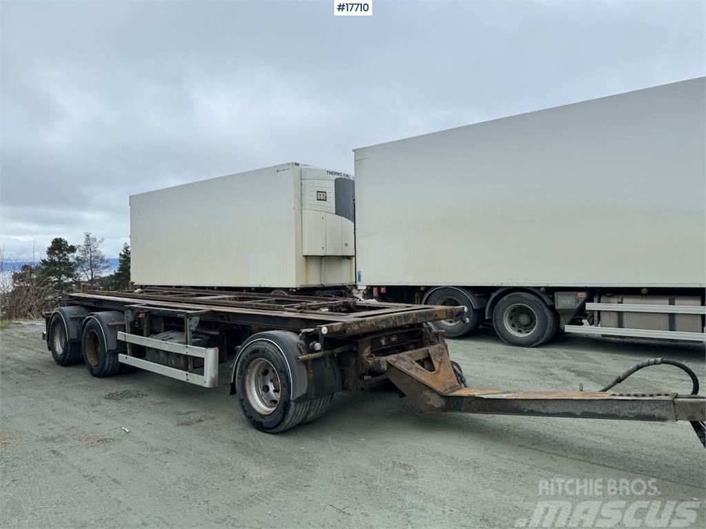 Istrail 3-axle hook trailer w/ tipper Citas piekabes
