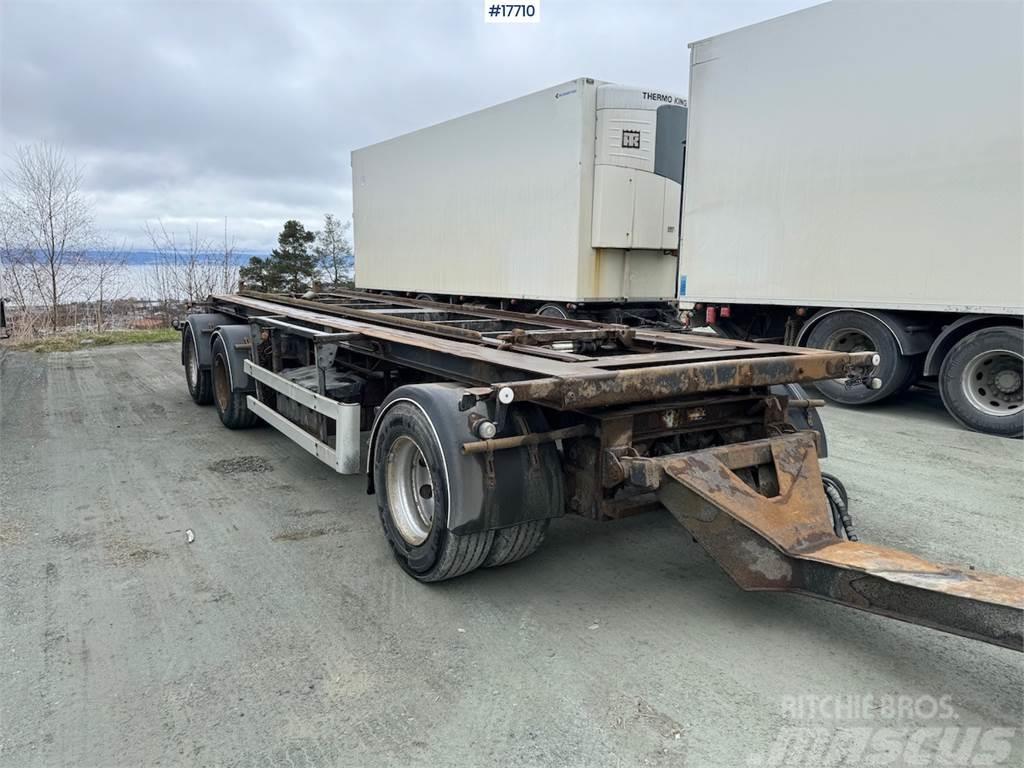 Istrail 3-axle hook trailer w/ tipper Citas piekabes