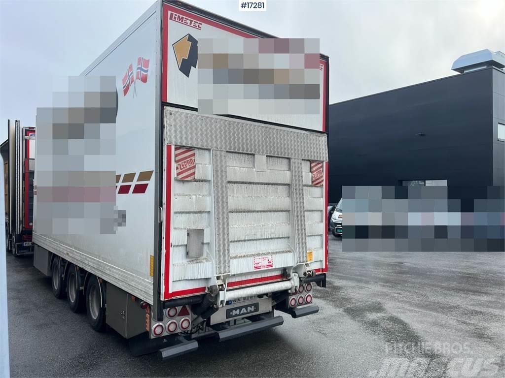 Limetec 3 axle cabinet trailer w/ full side opening and ze Citas piekabes