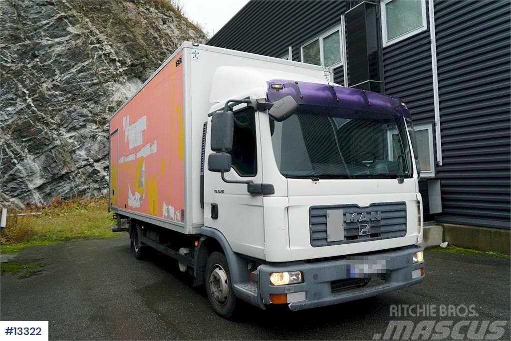MAN TGL 8.210 Box truck w/ Zepro Lift Furgons