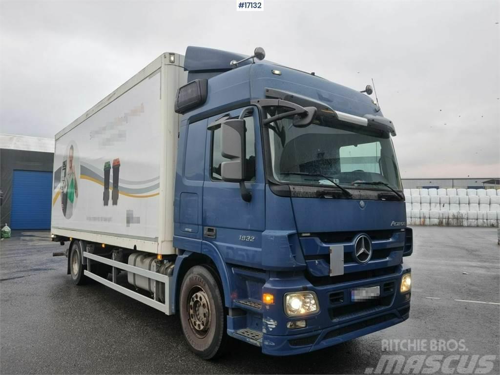 Mercedes-Benz Actros 1832 4x2 Box truck with lift and side openi Furgons