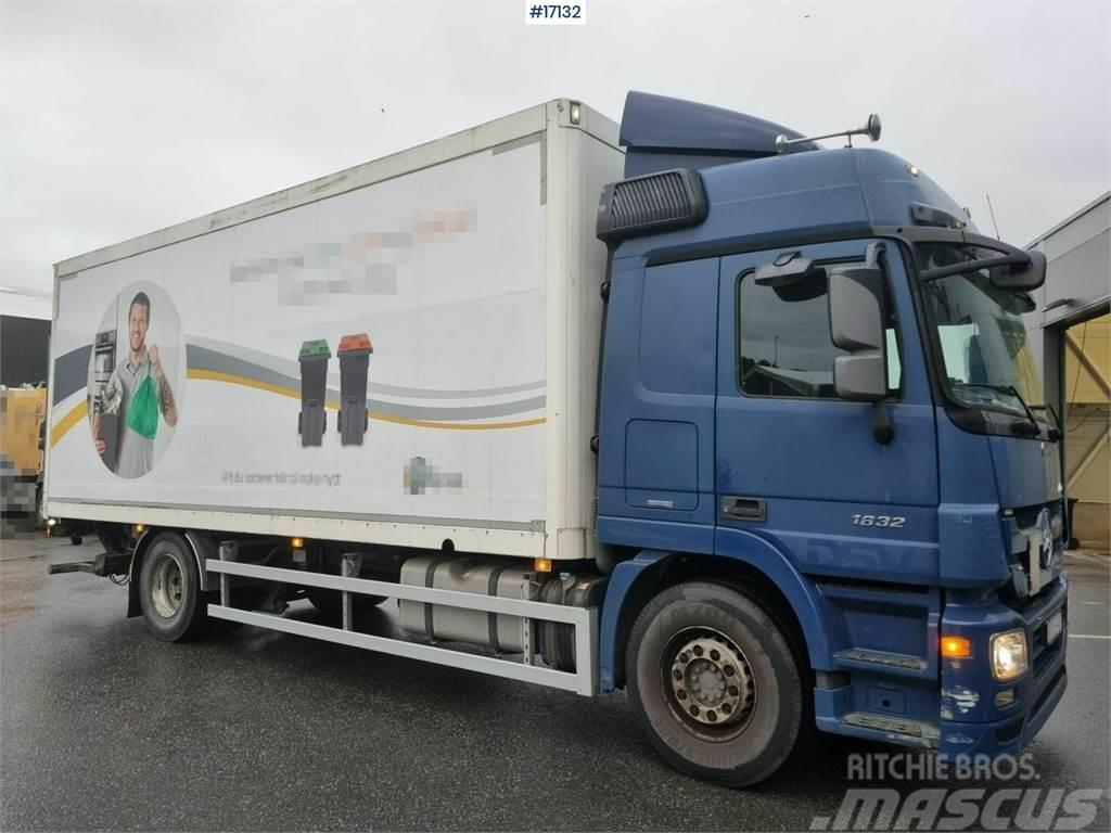 Mercedes-Benz Actros 1832 4x2 Box truck with lift and side openi Furgons