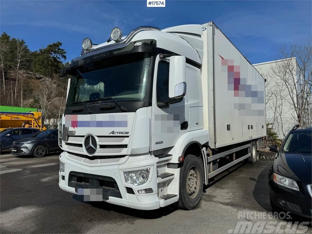 Mercedes-Benz Actros 1833 4x2 box truck w/ full side opening and Furgons