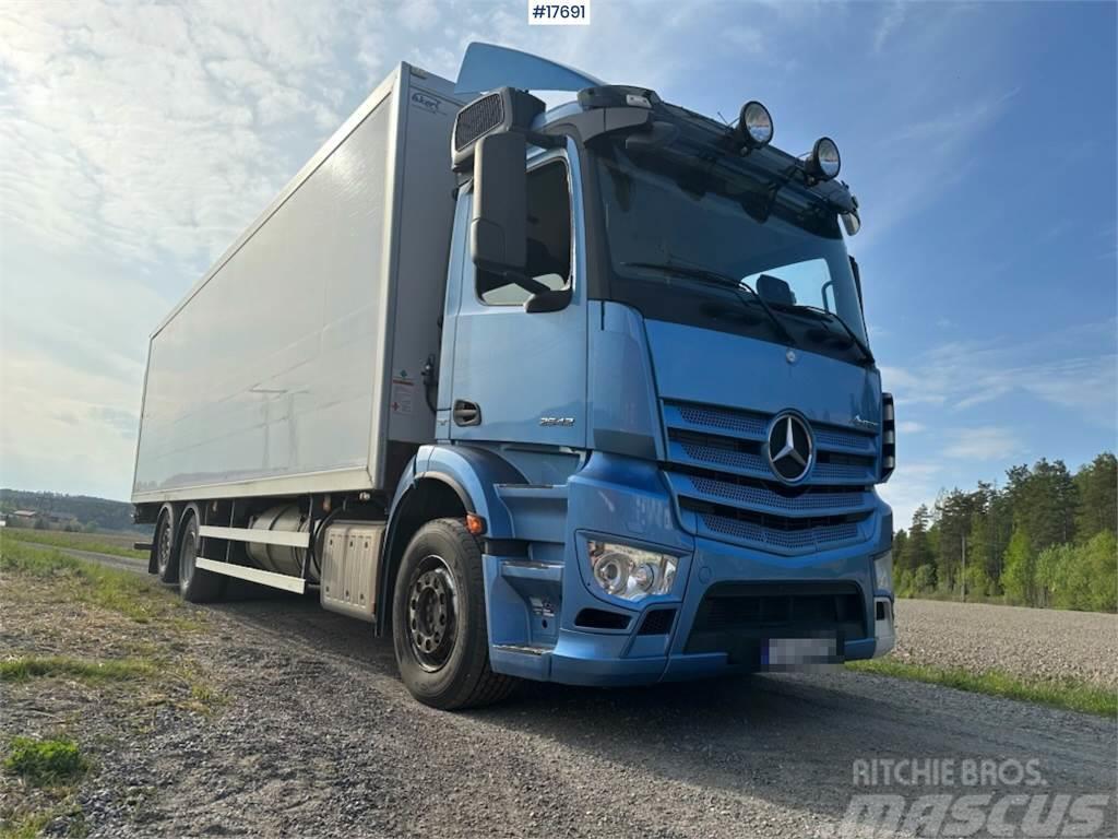 Mercedes-Benz Antons 6x2 Box truck w/ fridge/freezer unit. Furgons