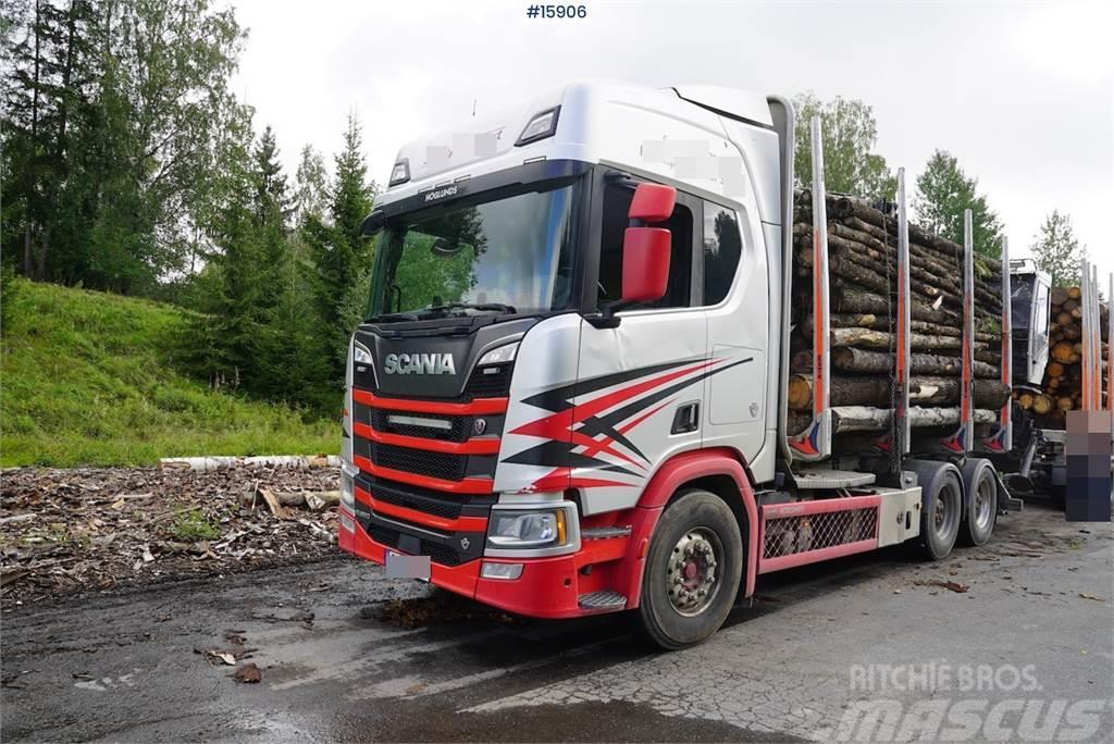 Scania R650 6x4 timber truck with crane Kokvedēji