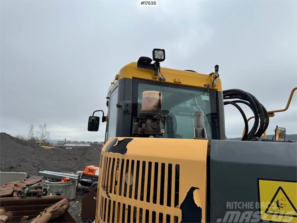 Volvo ECR235CL Tracked excavator w/ bucket and tilt Kāpurķēžu ekskavatori