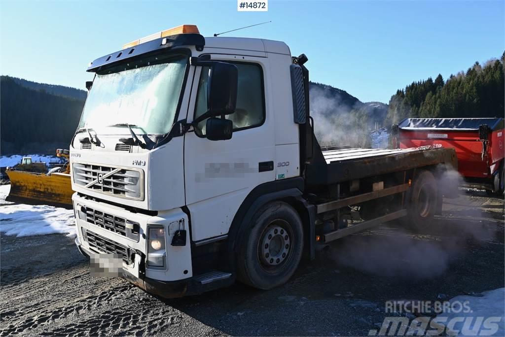 Volvo FM300 4x2 Machine freight/flatbed truck rep. objec Platformas/izkraušana no sāniem