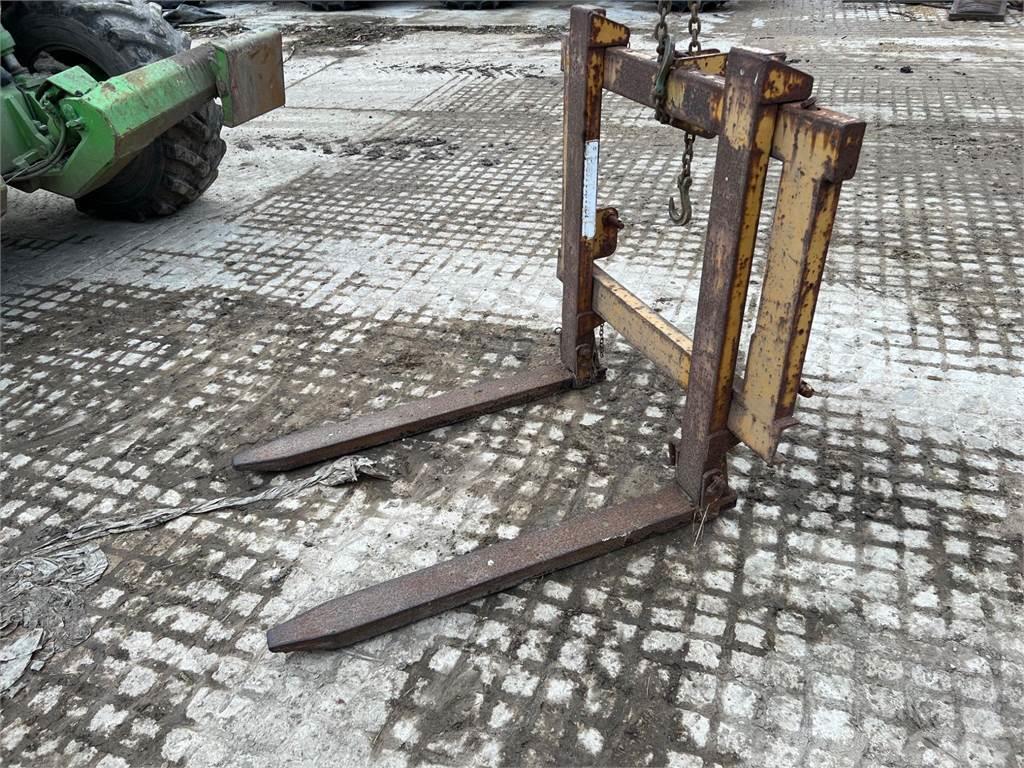 McConnel Linkage mounted pallet forks Citi