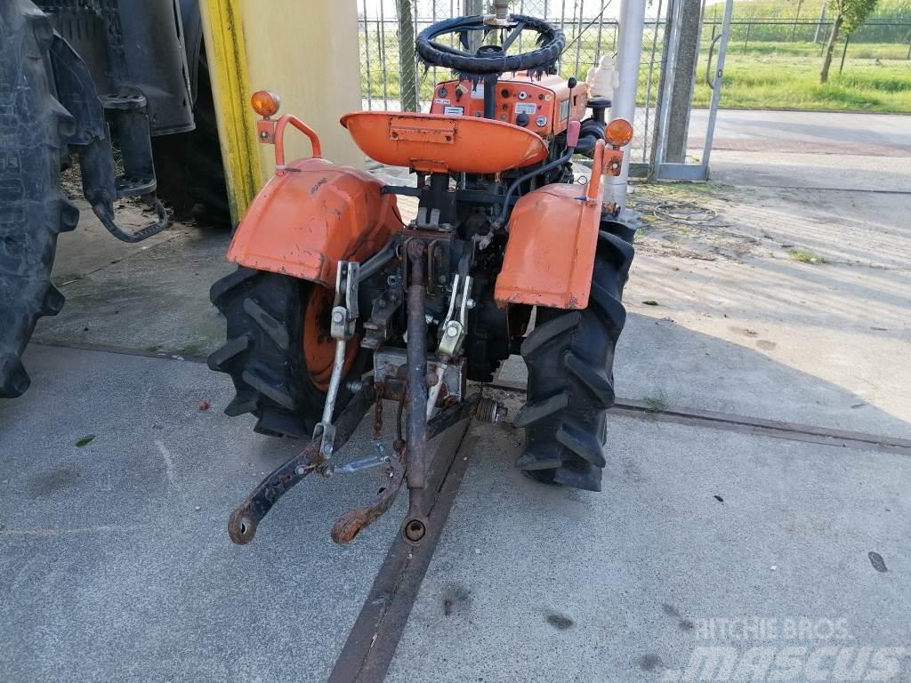 Kubota B5000 Traktori