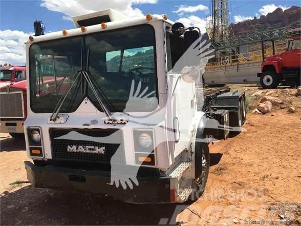 Mack MR6855 Atkritumu izvešanas transports
