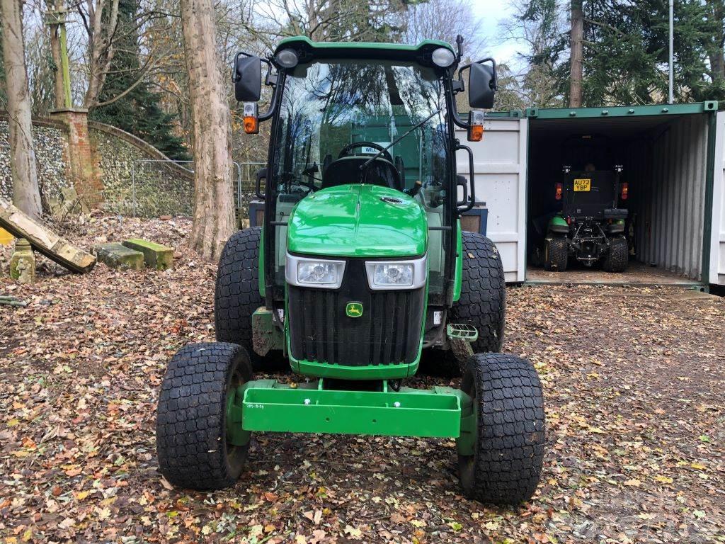 John Deere 4066R T/SP Kompaktie traktori