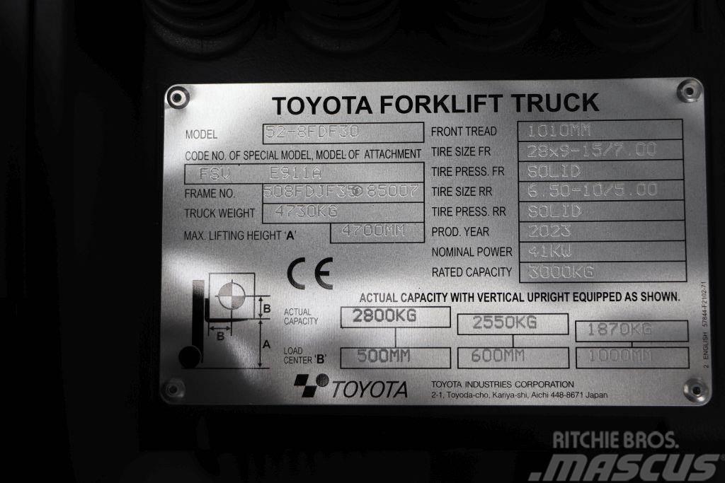 Toyota 52-8FDF30 Tehnika ar dīzeļa dzinēju