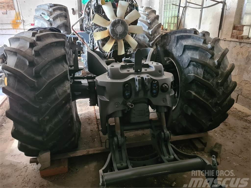 Massey Ferguson 8735 Dyna-VT Kompaktie traktori