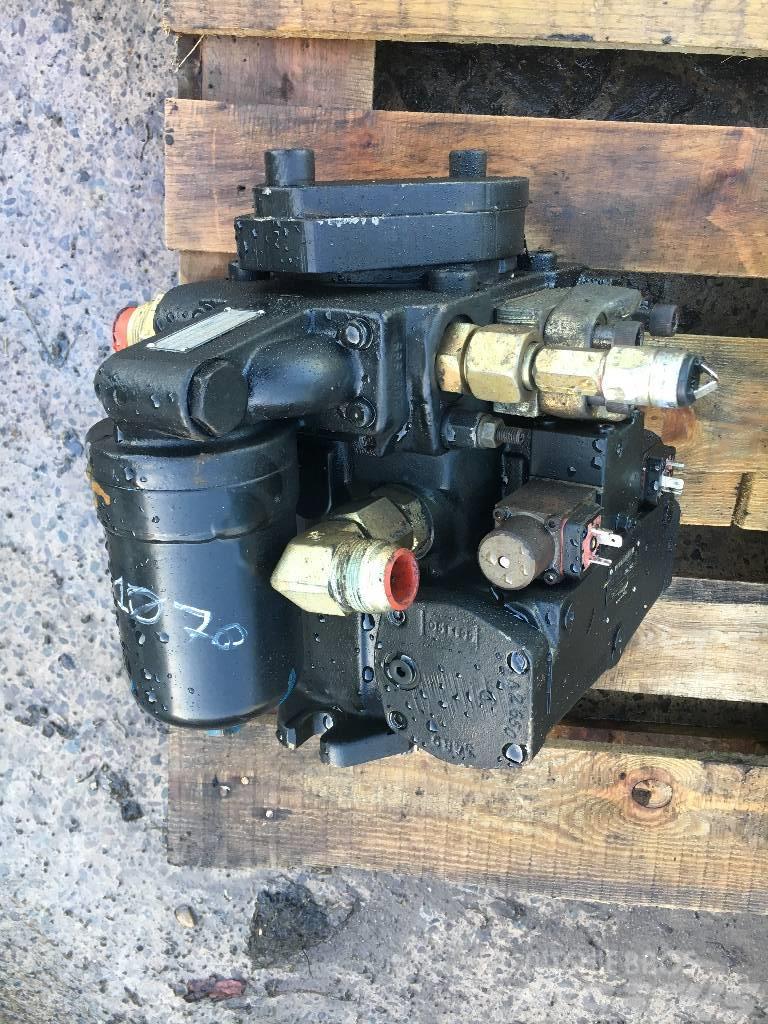 Timberjack 1070 Trans pump F058046 Transmisija