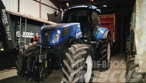 New Holland T 8.300 AC Traktori