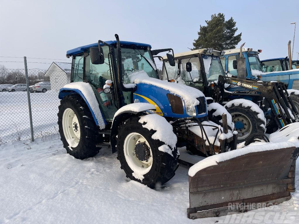New Holland T5030 inkl Holms 2.8 m vikplog Traktori