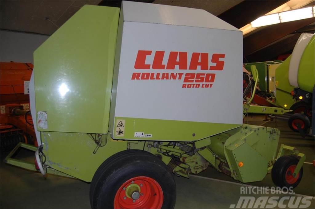 CLAAS Rollant 250 RC Rituļu preses