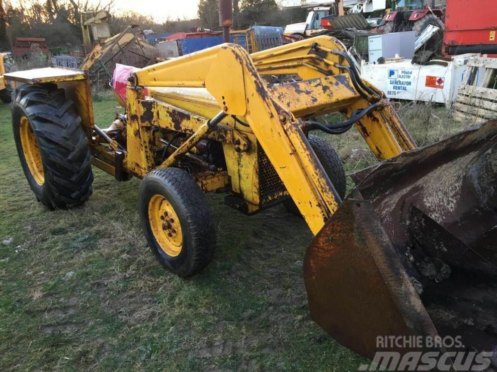 Massey Ferguson 135 Loader tractor £1750 Frontālie iekrāvēji un ekskavatori
