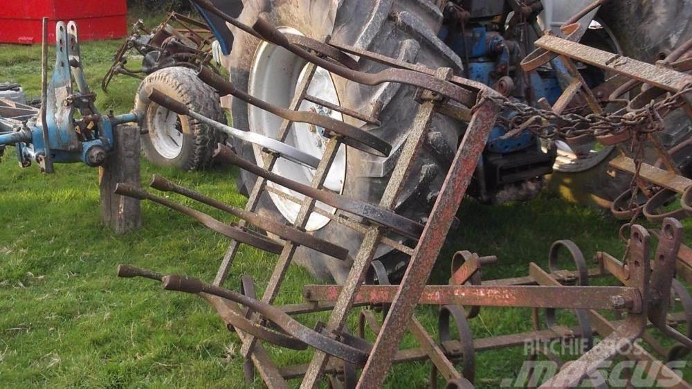 Massey Ferguson folding cultivator £375 Kultivatori