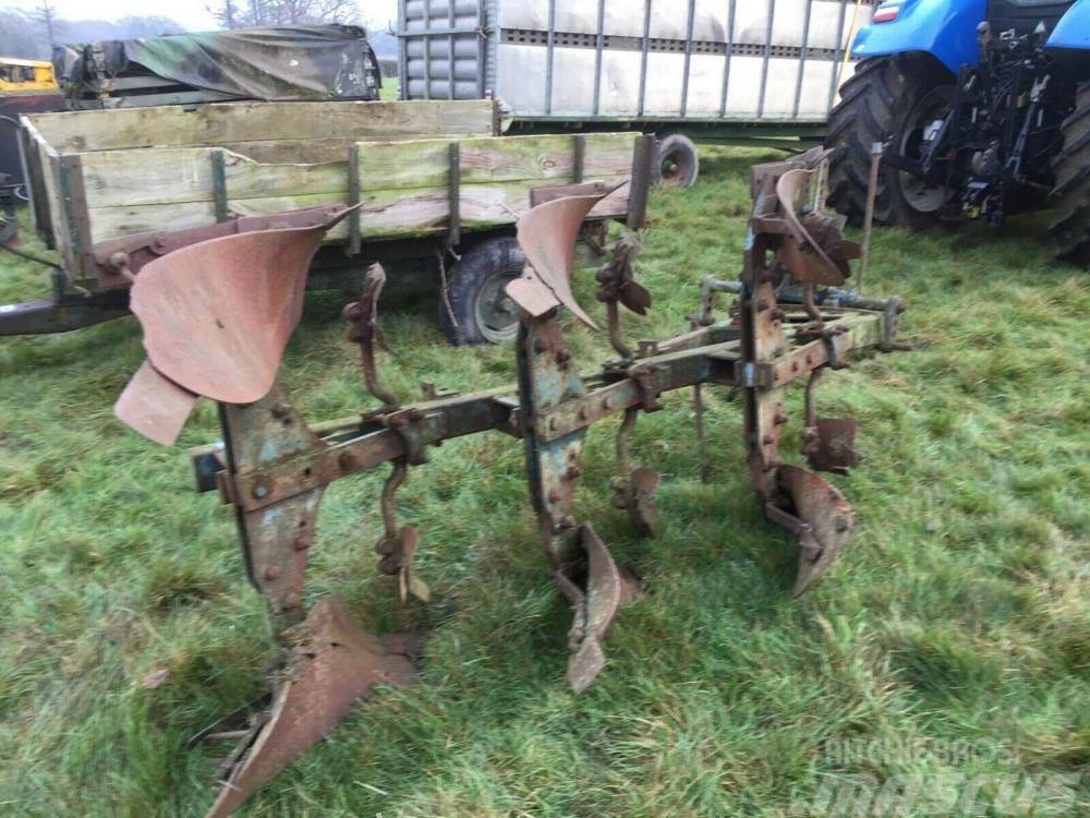 Ransomes 3 Furrow reversible plough £450 plus vat £540 Parastie arkli