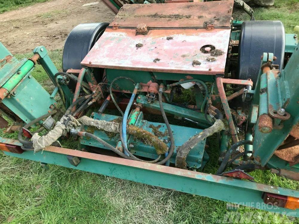 Ransomes gang mower 5 reel - tractor driven - £750 Mauriņa traktors